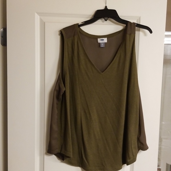 Old Navy Tops - GUC Old Navy Sleeveless V-neck